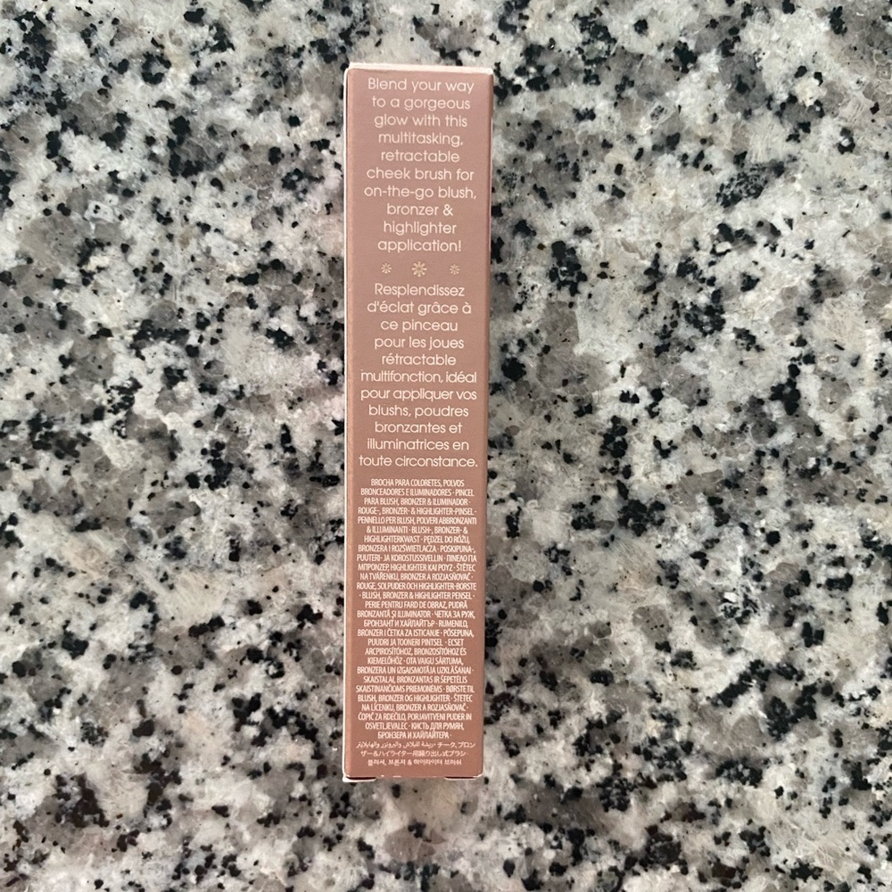 Benefit Multitasking Cheek Brush Retractable - Picture 7 of 8